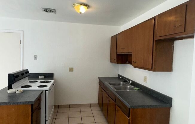 2 beds, 1 bath, 900 sqft, $1,775