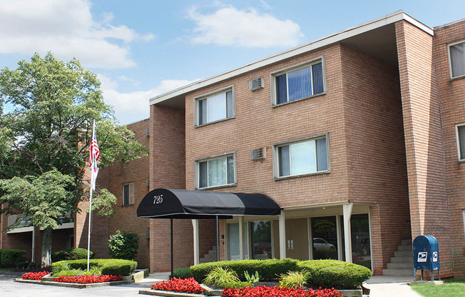 Crown Pointe Apartments