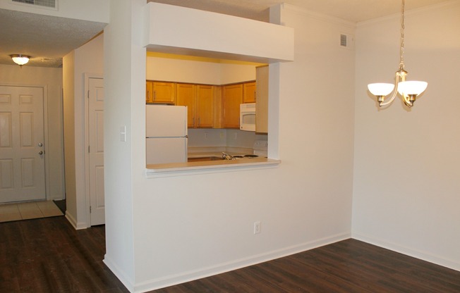 2 beds, 2 baths, 1,033 sqft, $1,629, Unit 5-5303