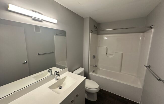 2 beds, 1 bath, 676 sqft, $1,895, Unit 411