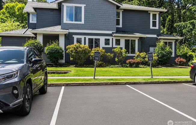 3 beds, 1 bath, $2,700, Unit UNIT 102
