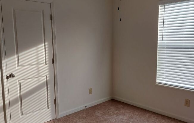 2 beds, 1 bath, 800 sqft, $1,075, Unit 190306