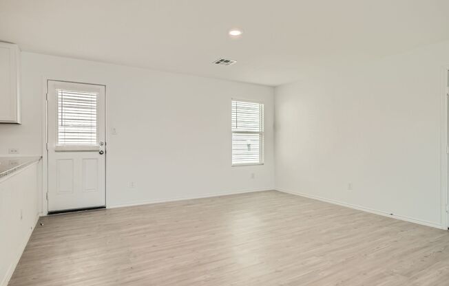 Clean and Ready for Move-In 3BR/2 Bath 1-Story in Southon Meadows
