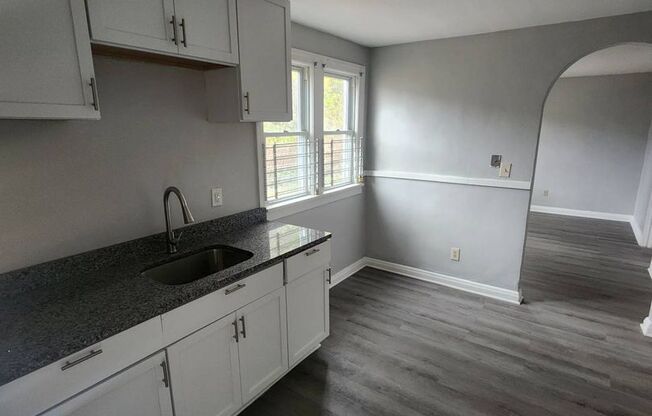 2 beds, 1 bath, $950, Unit Unit 5