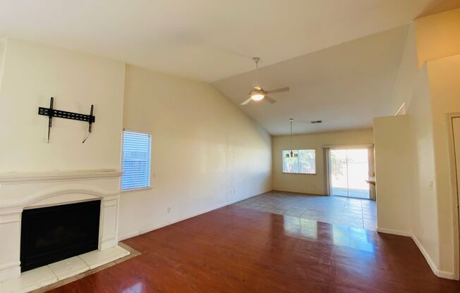 $2,100  Belmont & Fowler, 4 Bedroom With 3 Car Garage - N Burgan Ave, Fresno