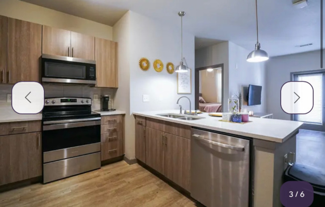 521 HANK AARON DR SW