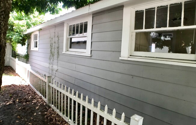 2 beds, 1 bath, $1,395