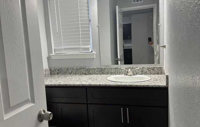 2 beds, 2.5 baths, 1,400 sqft, $1,089