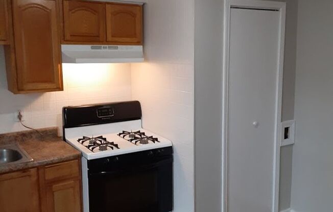 2 beds, 1 bath, 700 sqft, $850, Unit 5D