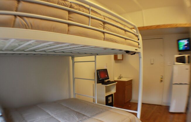 1 bed, 1 bath, 90 sqft, $1,195, Unit 14 - 3D