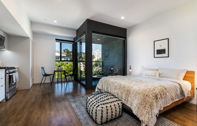 Studio, 1 bath, 552 sqft, $2,400, Unit 412