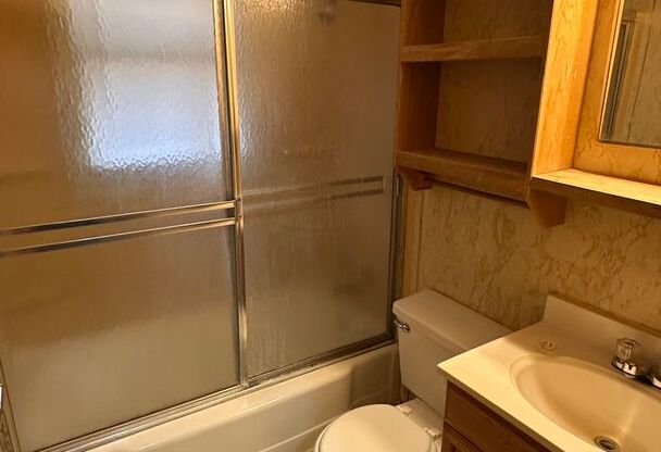 2 beds, 1 bath, $895