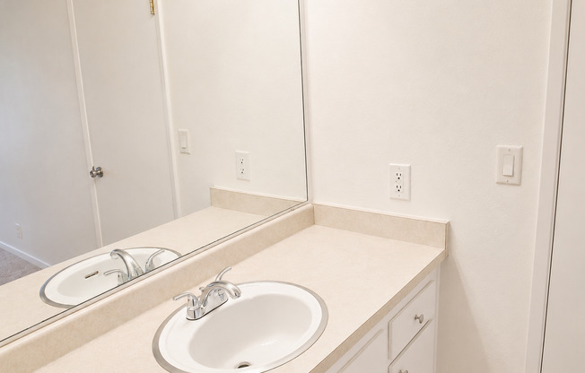 2 beds, 2 baths, 950 sqft, $1,700, Unit 1109