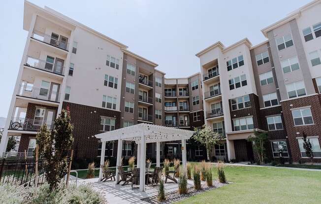Outdoor Cabana at Veranda Apartments, Utah