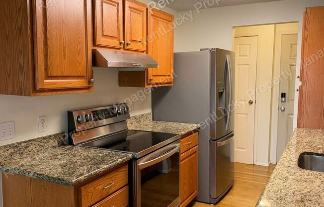 Cozy Kirkland Condo! 1 Bed, 1 Bath w/ Updated Kitchen and Additional Parking!