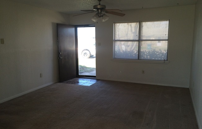 3 beds, 1 bath, $1,100