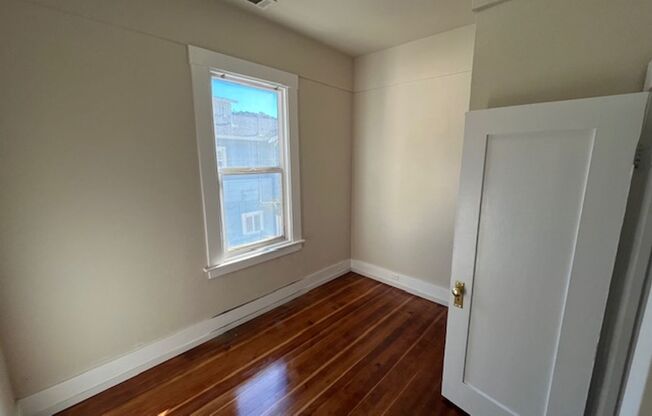 3 beds, 1 bath, 1,250 sqft, $2,500, Unit 1233 Star St. - Upstairs