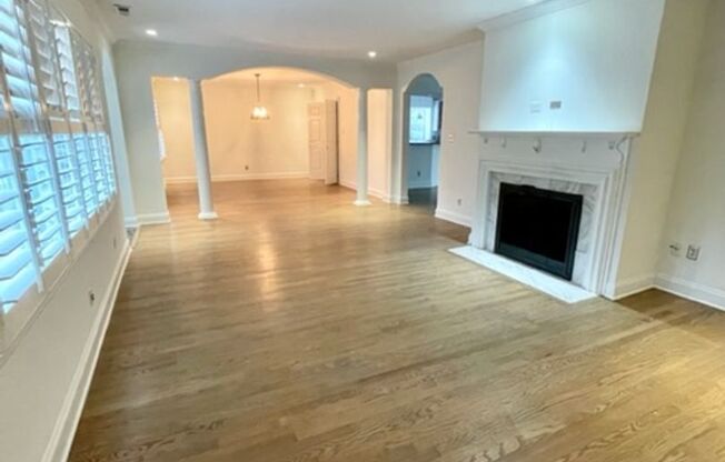 Pristine Cotswold Ranch for Lease!