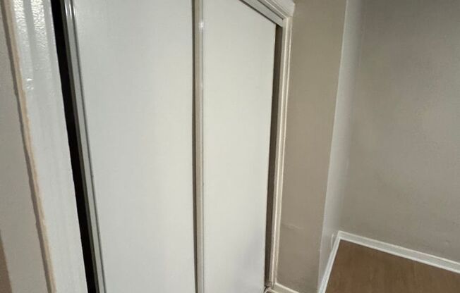 Studio, 1 bath, 440 sqft, $1,233, Unit 102a