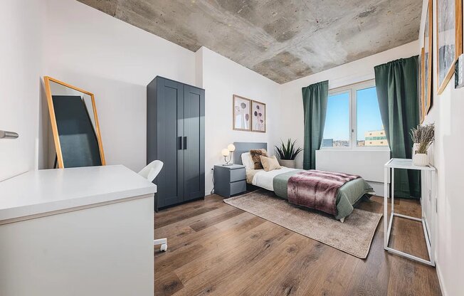 1 bed, 1 bath, $3,200, Unit 704