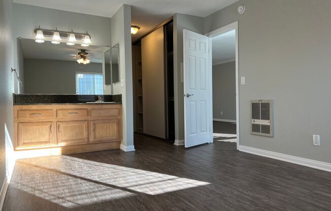 2 beds, 2 baths, 950 sqft, $2,830, Unit 1641P