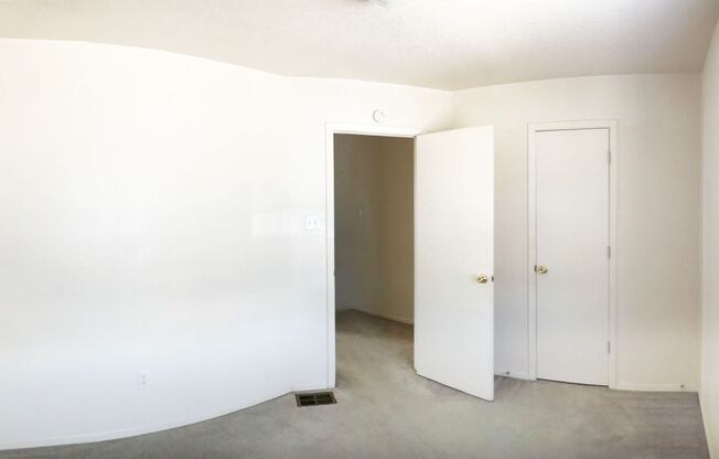 2 beds, 1.5 baths, 850 sqft, $825, Unit Apt B