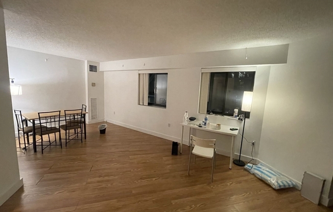 2 beds, 1.5 baths, 800 sqft, $3,250, Unit 320