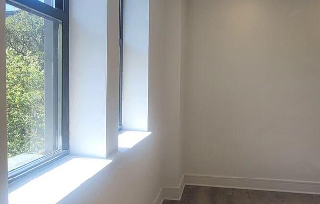 1 bed, 1 bath, $5,500, Unit 4F