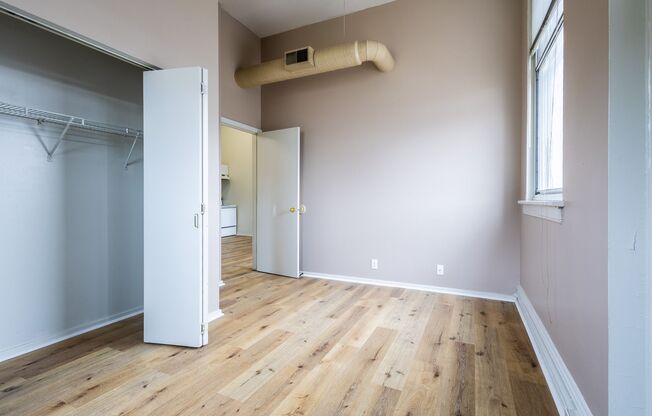 2 beds, 1 bath, 825 sqft, $1,169, Unit 3819 Jones St #107