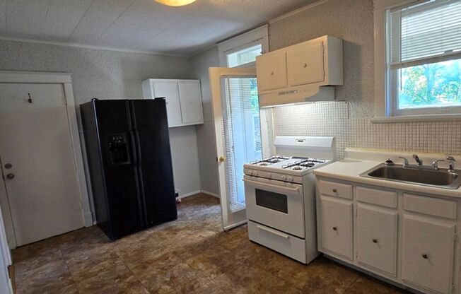 1 bed, 1 bath, $835, Unit Unit 1W