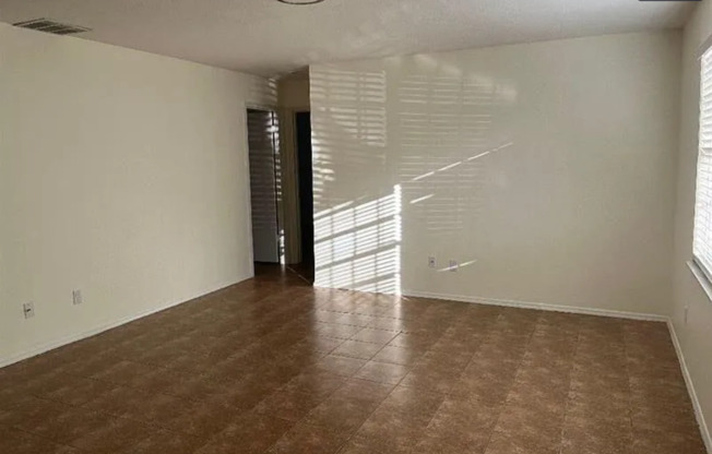 2/2/1 home with a spacious fenced backyard in Port St Lucie!