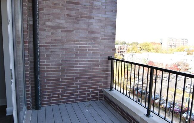 2 beds, 2 baths, 950 sqft, $3,550, Unit 927-201