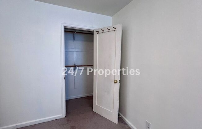 2 beds, 1 bath, $2,595