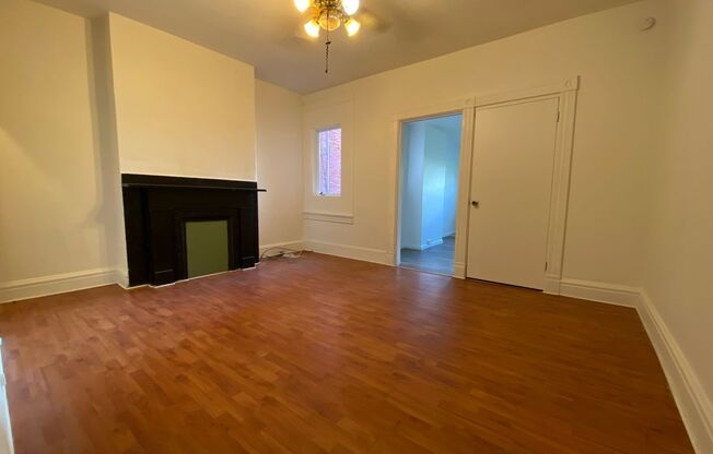 Super Spacious Townhome Close to Campus! Washer & Dryer Provided! Call Now!