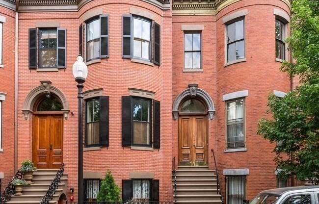 152 W CANTON ST