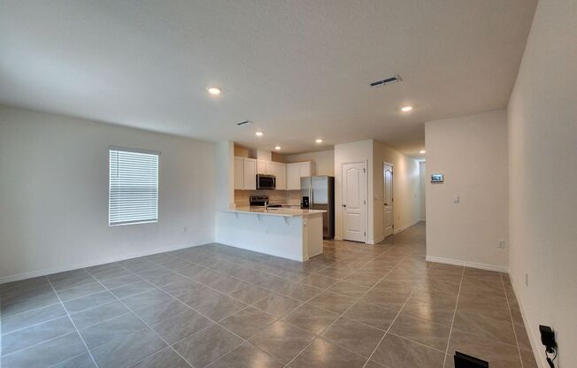 GREAT LOCATION! AMAZING BRAND-NEW 3 BEDROOM TOWNHOUSE!