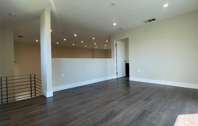 3 beds, 2.8 baths, 1,291 sqft, $3,950, Unit 204