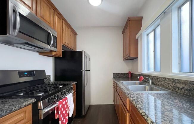 Studio, 1 bath, 320 sqft, $1,395, Unit 03