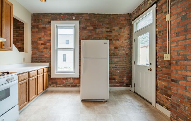 3 beds, 1.5 baths, $1,700, Unit 235 E. 3rd Ave