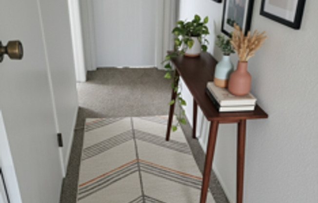 1 bed, 1 bath, 609 sqft, $1,200, Unit 1711-06