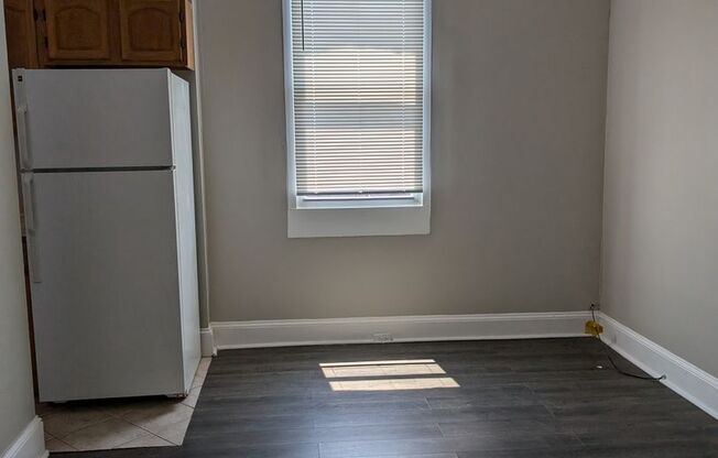 2 beds, 1 bath, $1,100