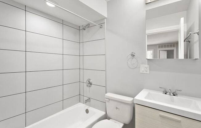2 beds, 1 bath, $2,100, Unit 446