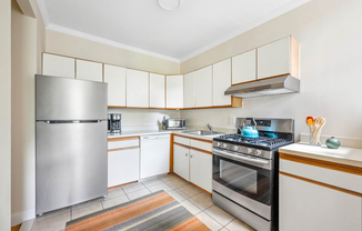 137 W 110 ST