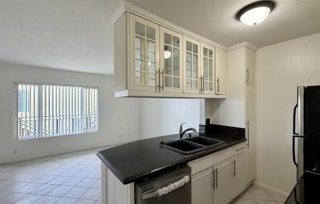 1 bed, 1 bath, 650 sqft, $1,800