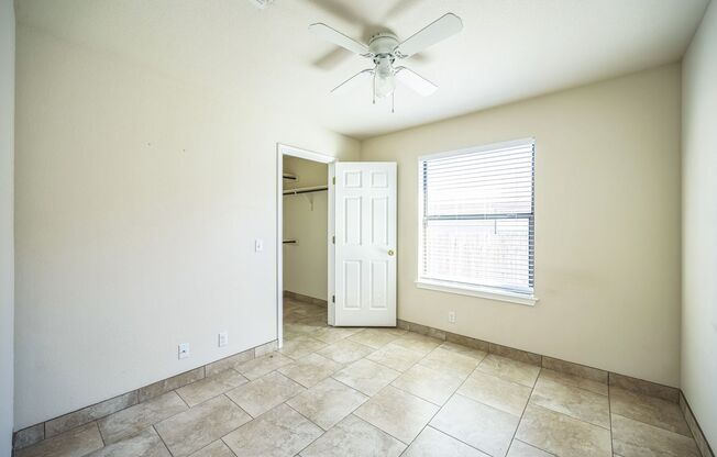 3 beds, 1 bath, $1,650