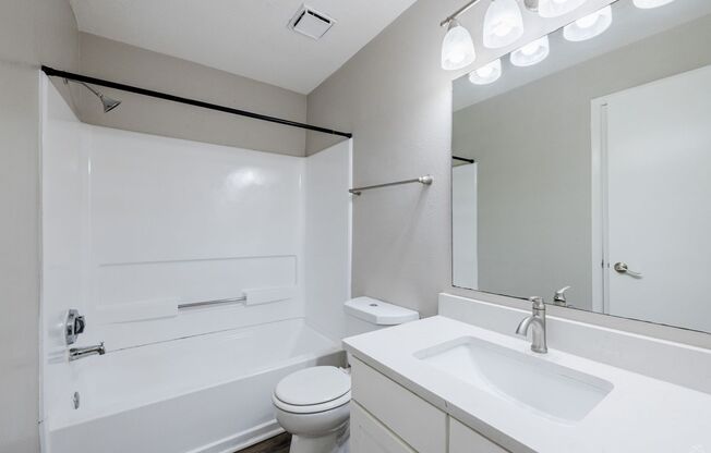 2 beds, 2 baths, 1,000 sqft, $1,450, Unit 2040