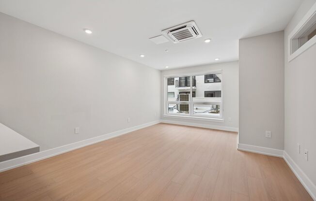 1 bed, 1 bath, 599 sqft, $1,800, Unit Unit 704