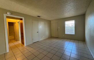 2 beds, 1 bath, 840 sqft, $700, Unit # D