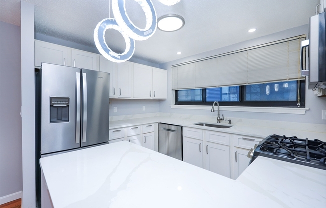 4 beds, 3.5 baths, 1,900 sqft, $5,800, Unit T8