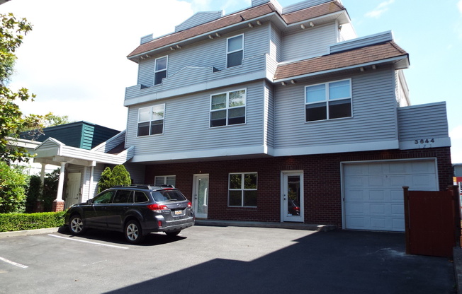 3644 Woodland Park Apartments are located in Wallingford